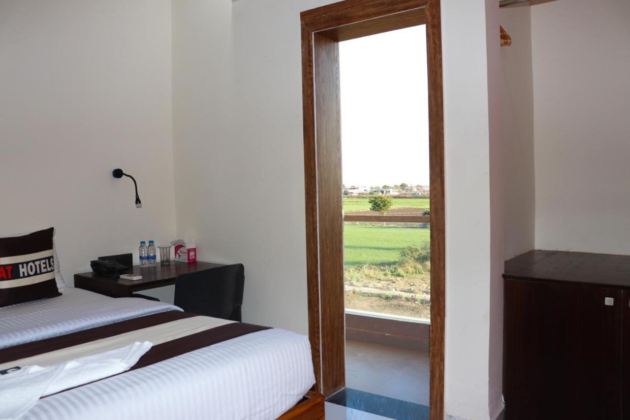 Pat Hotels Indore Eksteriør bilde