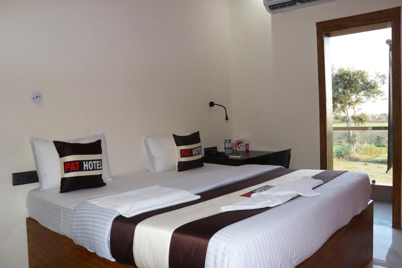 Pat Hotels Indore Eksteriør bilde