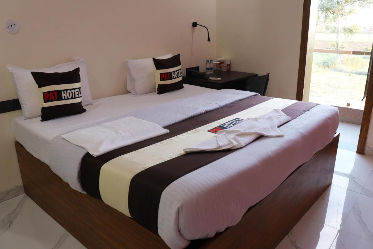 Pat Hotels Indore Eksteriør bilde